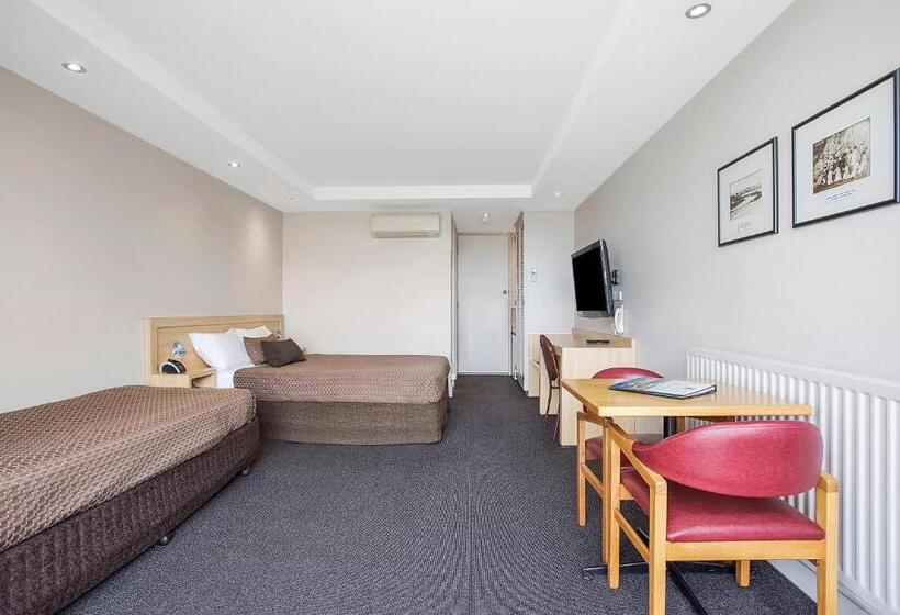 3-Bett-Standardzimmer, Richmond Henty