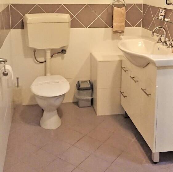 سوییت خانوادگی, New Olympic Motel