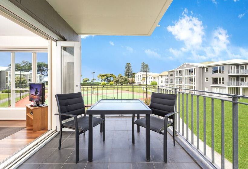 1 Bedroom Apartment Garden View, Mantra Lorne