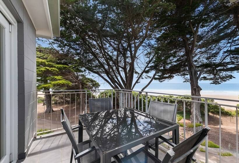 1 Bedroom Apartment Sea View, Mantra Lorne