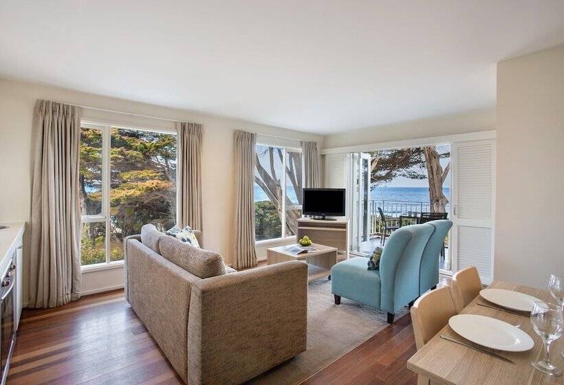 1 Bedroom Apartment Sea View, Mantra Lorne