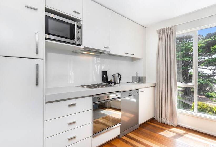 Connecting 1 Bedroom Apartment, Mantra Lorne