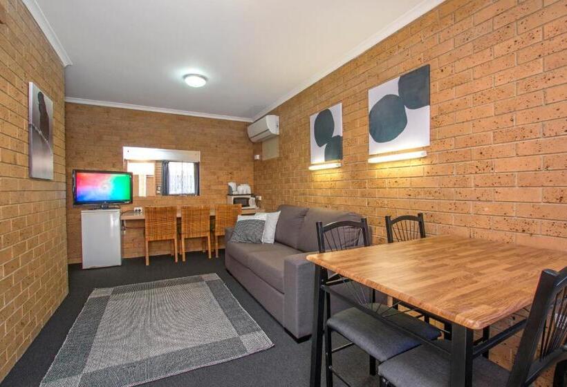 آپارتمان 1 خوابه همکف, River Street Motel