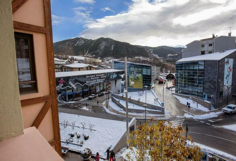 Кровать в Общей Комнате, Font Andorra Hostel