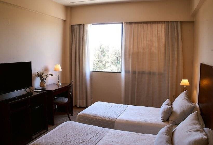 اتاق استاندارد سه نفره, Catalinas Tucuman