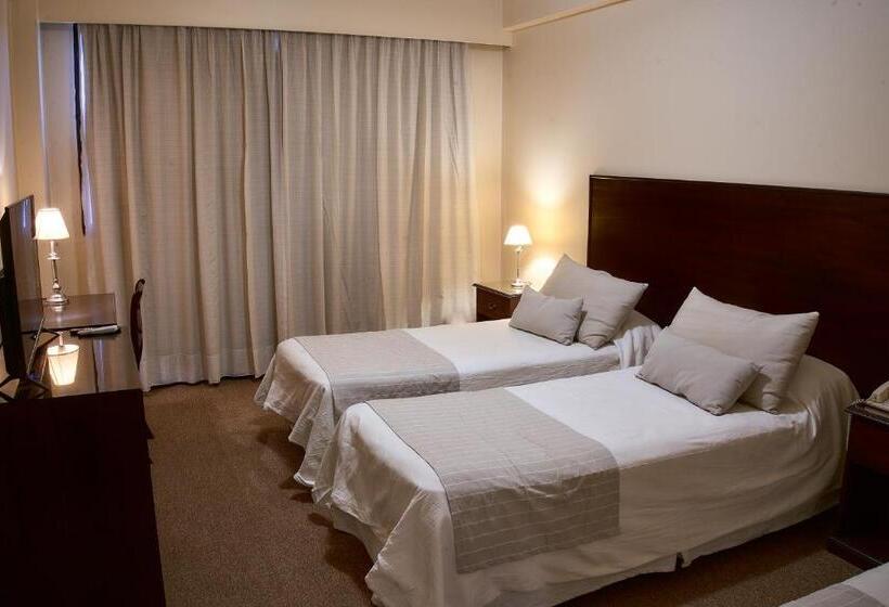 اتاق استاندارد سه نفره, Catalinas Tucuman