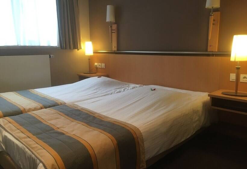 Deluxe Triple Room, Du Commerce