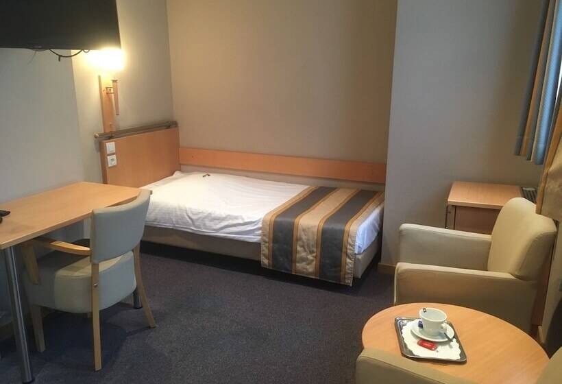 Deluxe Triple Room, Du Commerce