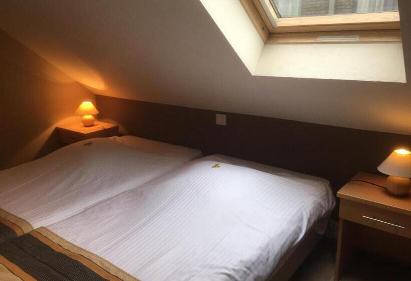 Deluxe Quadruple Room, Du Commerce