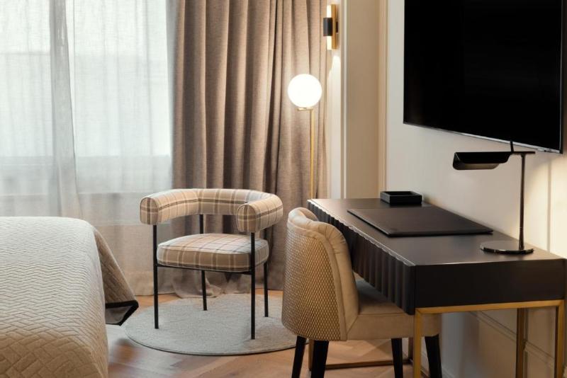 اتاق لوکس, Mim Andorra