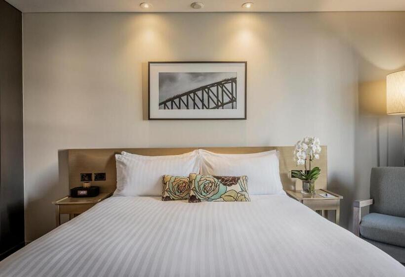 Superior Room King Size Bed, Parkroyal Darling Harbour, Sydney