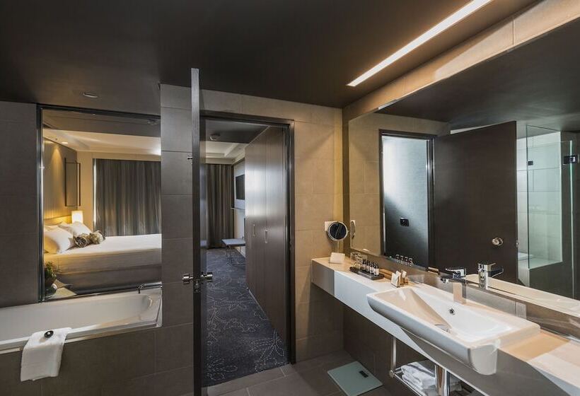 Suite Club, Parkroyal Darling Harbour, Sydney