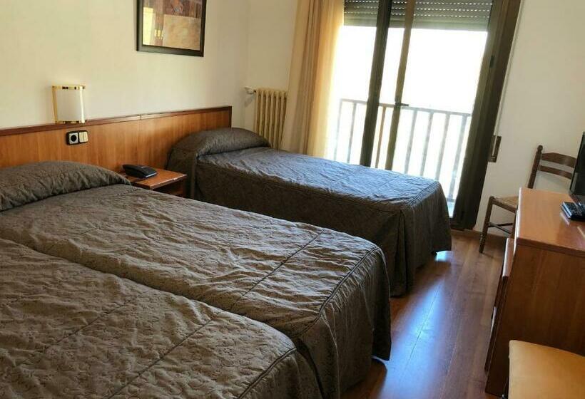 Standard Triple Room, Refugi Dels Isards