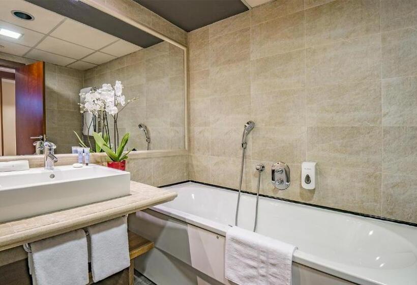 اتاق استاندارد با بالکن, Roc Blanc Hotel & Spa