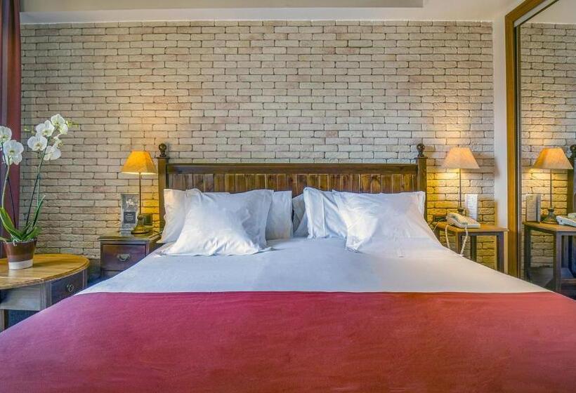 اتاق لوکس با بالکن, Roc Blanc Hotel & Spa