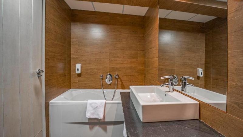 اتاق سوپریور چهار تخته, Roc Blanc Hotel & Spa