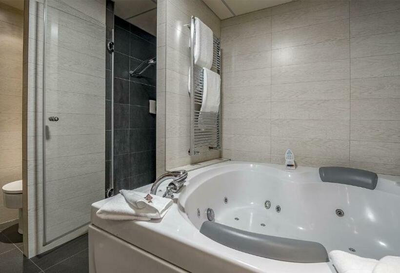 سوییت, Roc Blanc Hotel & Spa