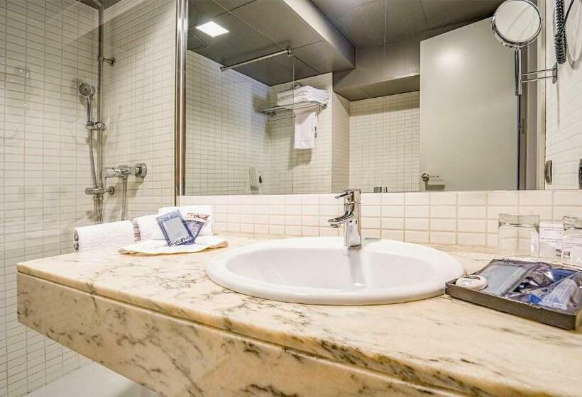 اتاق کلاسیک سه تخته, Roc Blanc Hotel & Spa