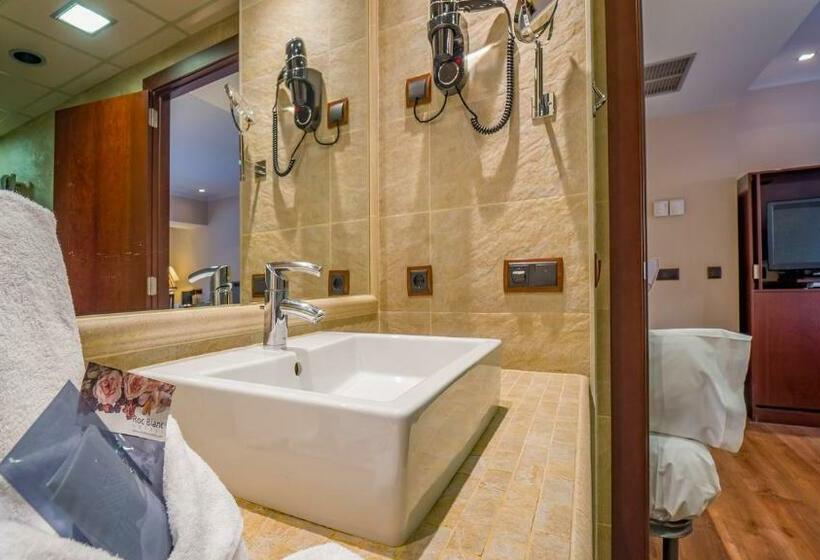 اتاق لوکس, Roc Blanc Hotel & Spa