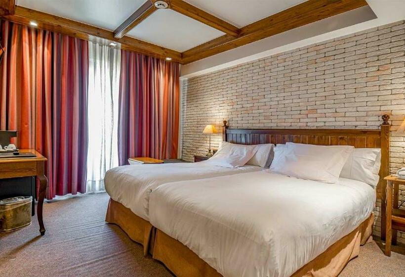 اتاق لوکس با بالکن, Roc Blanc Hotel & Spa