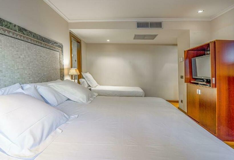 اتاق لوکس با بالکن, Roc Blanc Hotel & Spa