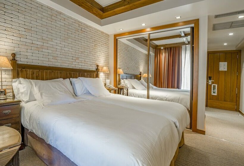اتاق لوکس با بالکن, Roc Blanc Hotel & Spa