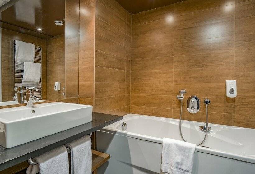 اتاق سوپریور سه تخته, Roc Blanc Hotel & Spa