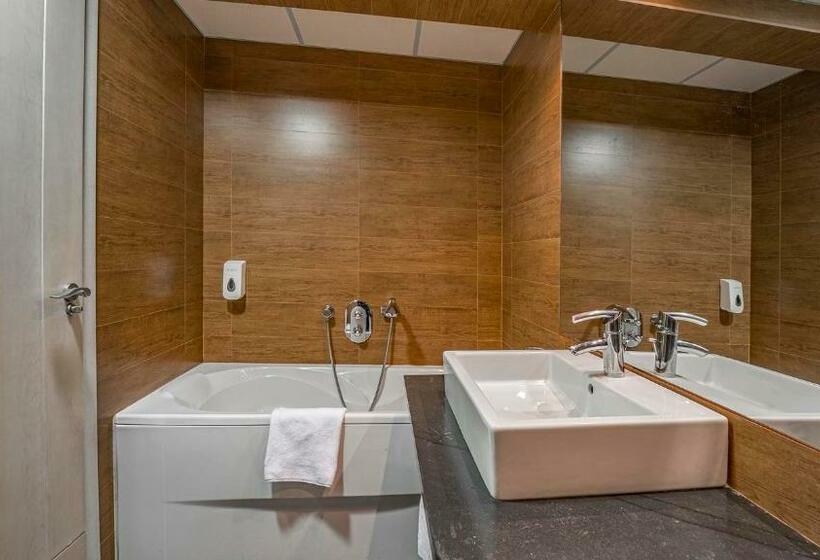 اتاق سوپریور چهار تخته, Roc Blanc Hotel & Spa