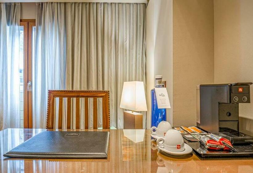 اتاق لوکس با چشم‌انداز شهر, Roc Blanc Hotel & Spa