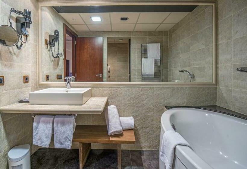 اتاق لوکس با چشم‌انداز شهر, Roc Blanc Hotel & Spa