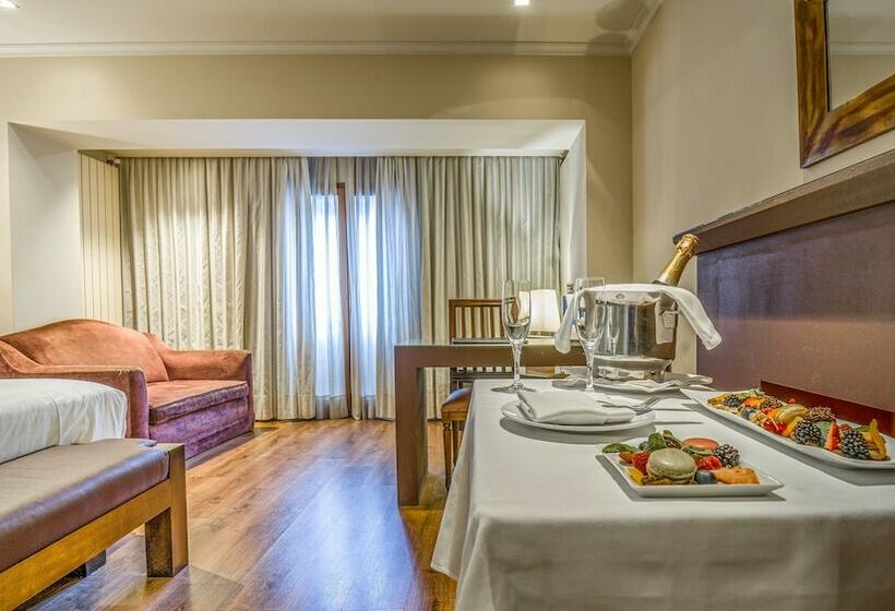اتاق لوکس با چشم‌انداز شهر, Roc Blanc Hotel & Spa