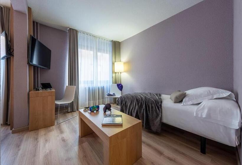 3-Bett-Standardzimmer, Sporting