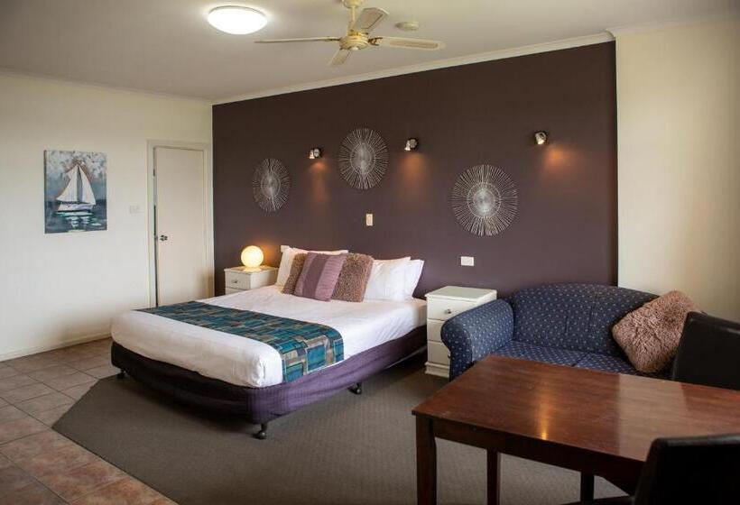 اتاق اجرایی, Lakeview Motel And Apartments