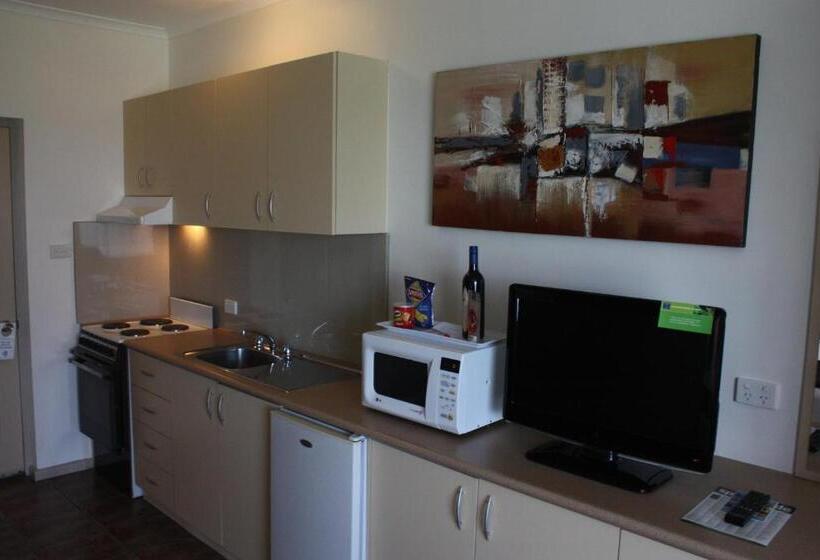 اتاق اجرایی, Lakeview Motel And Apartments