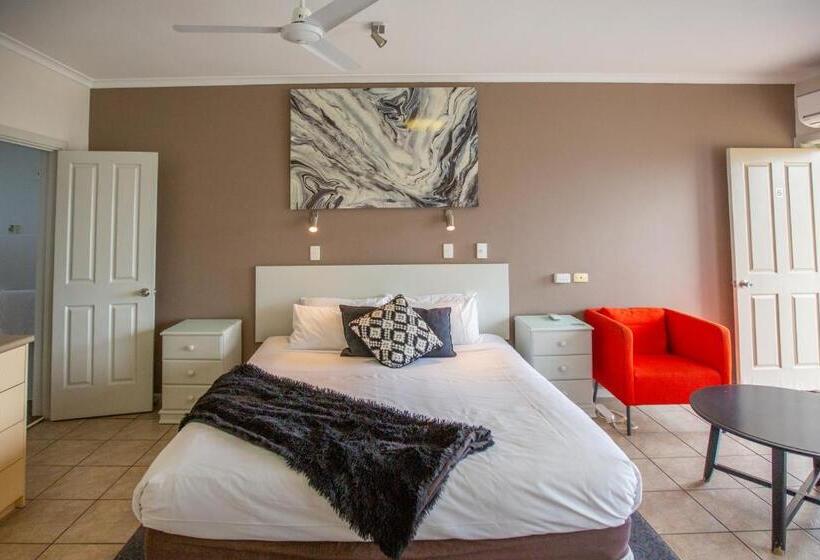 اتاق لوکس با وان آب گرم, Lakeview Motel And Apartments
