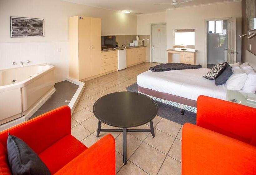 اتاق لوکس با وان آب گرم, Lakeview Motel And Apartments