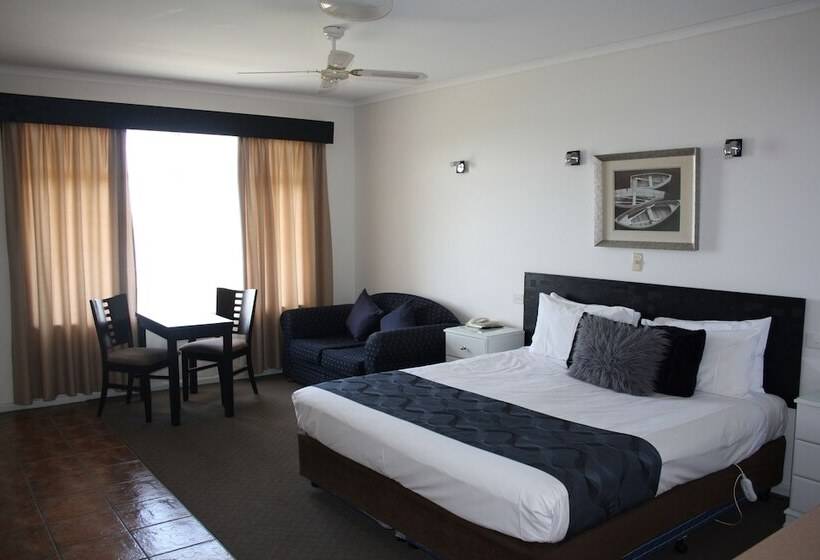 Executive Room, Lakeview Motel & Apartments