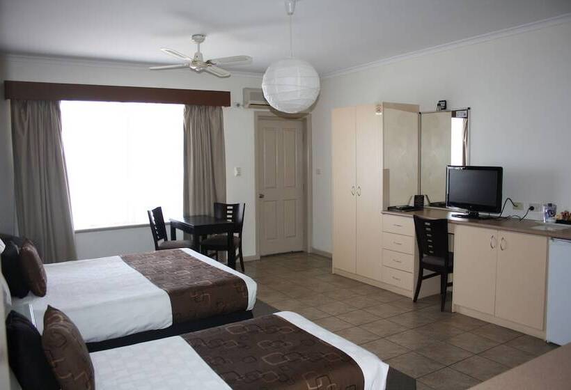 اتاق اجرایی, Lakeview Motel And Apartments