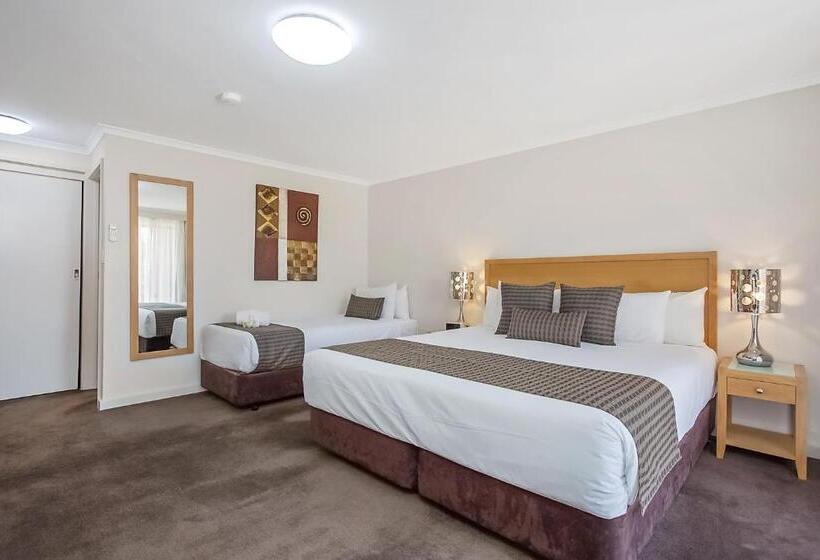 إستديو عائلى, Mid City Motel Warrnambool