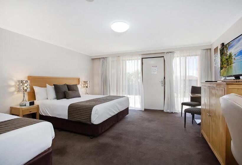 إستديو عائلى, Mid City Motel Warrnambool