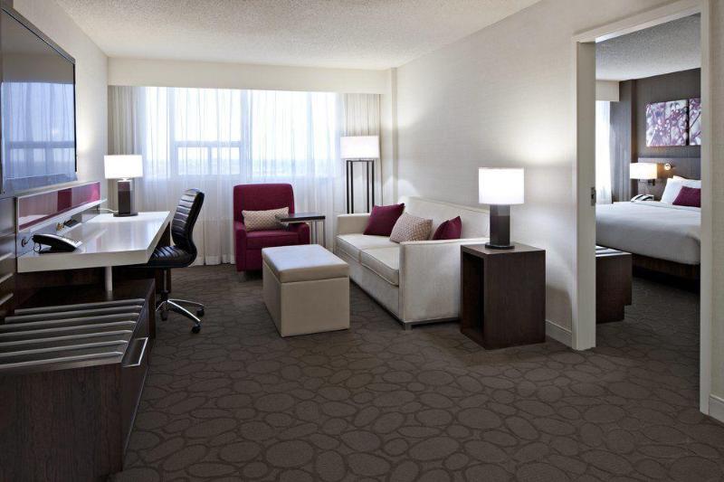 اتاق استاندارد با تخت بزرگ, Delta Hotels By Marriott Edmonton South Conference Centre