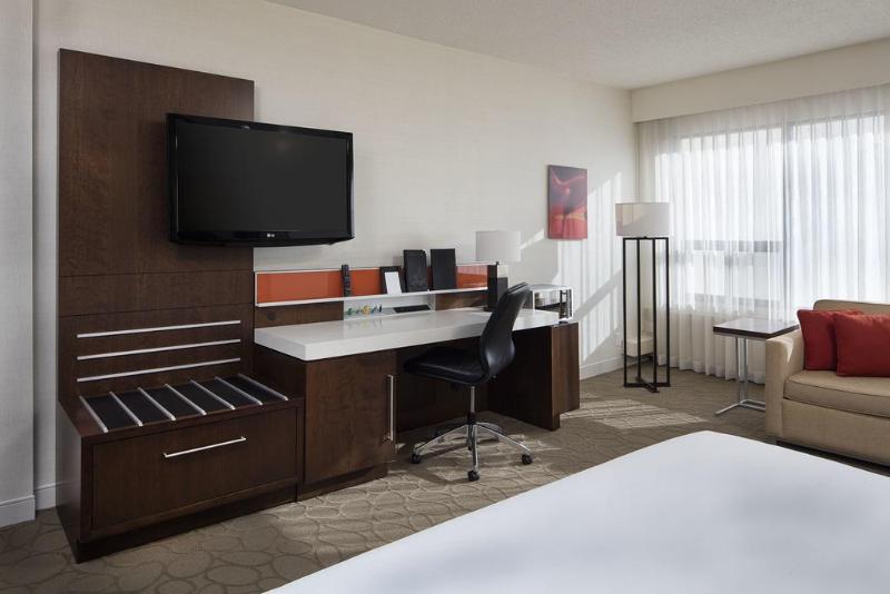 اتاق استاندارد با تخت بزرگ, Delta Hotels By Marriott Edmonton South Conference Centre