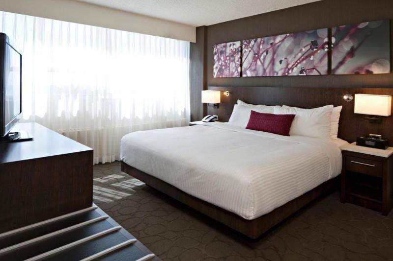 اتاق استاندارد با تخت بزرگ, Delta Hotels By Marriott Edmonton South Conference Centre