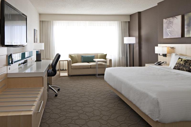 اتاق استاندارد با تخت بزرگ, Delta Hotels By Marriott Edmonton South Conference Centre