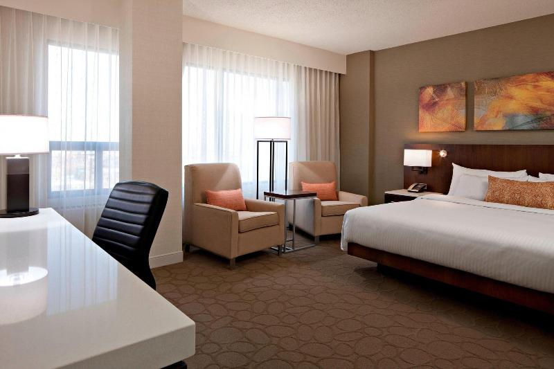 اتاق لوکس با تخت بزرگ, Delta Hotels By Marriott Edmonton South Conference Centre