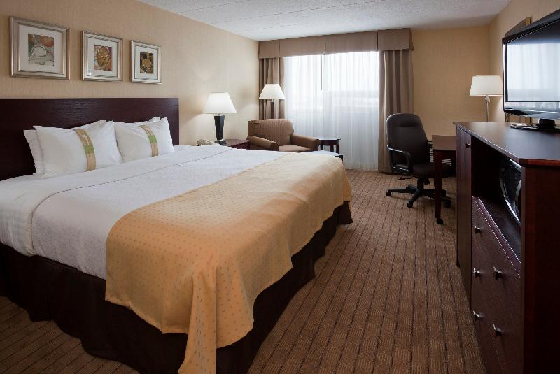 اتاق اجرایی با تخت بزرگ, Holiday Inn Burlington Hotel & Conference Centre, An Ihg