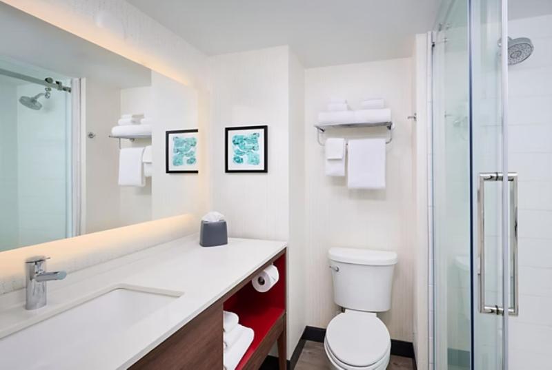 اتاق استاندارد, Holiday Inn Burlington Hotel & Conference Centre, An Ihg