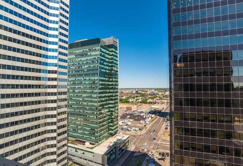 اتاق پرمیوم, Sandman Signature Edmonton Downtown