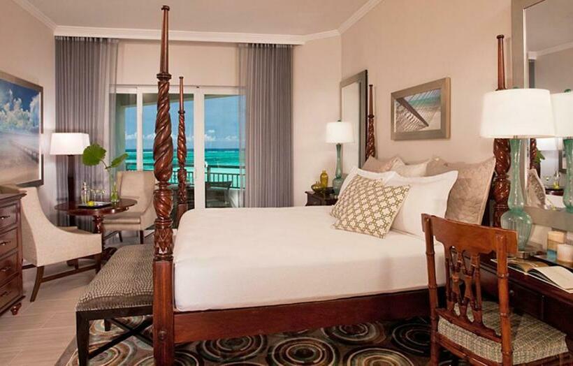 اتاق لوکس با چشم‌انداز دریا, Sandals Royal Bahamian  Couples Only