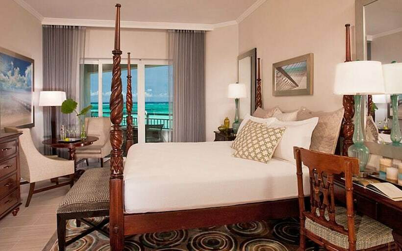 اتاق لوکس با چشم‌انداز دریا, Sandals Royal Bahamian All Inclusive   Couples Only